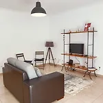 Ao - Tina House * Ferrel (Leiria)