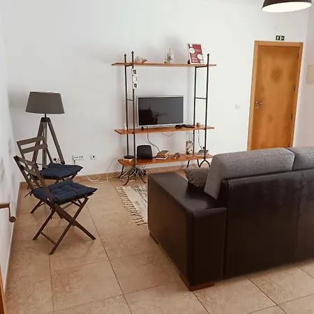 Ao - Tina House Ferrel (Leiria)