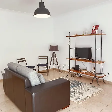 Ao - Tina House * Ferrel (Leiria)